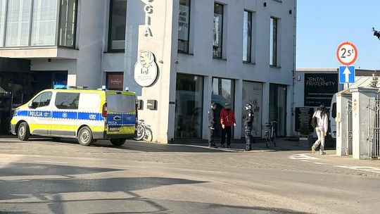 Upadł na rowerze. Interweniowała policja