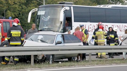 W autobus, później w bariery