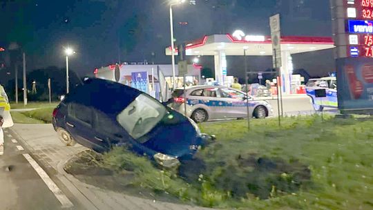 W drodze na nocną służbę policjanci udaremnili ucieczkę nietrzeźwego kierowcy