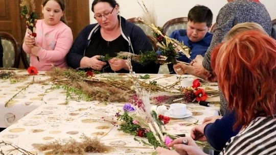 W Miętnem pletli wielkanocne palmy