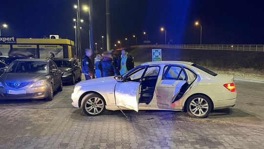 W trakcie wyprzedzania uderzył w mercedesa W trakcie wyprzedzania uderzył w mercedesa