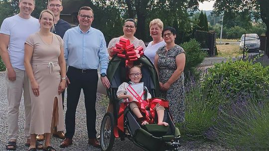 Wielki finał akcji dla Izabelki. Dzięki mieszkańcom i darczyńcom udało się kupić wymarzony wózek