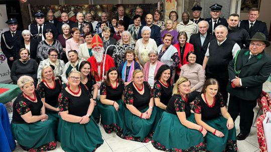 Wigilia dla Jaźwińskich seniorów – uroczyste zakończenie cyklu „Danie Wspólnych Chwil z Fundacją Biedronki” Wigilia dla Jaźwińskich seniorów – uroczyste zakończenie cyklu „Danie Wspólnych Chwil z Fundacją Biedronki”