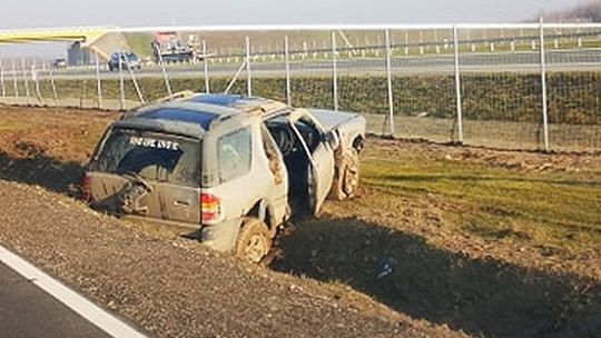 Wjechał do rowu przy S17 i uciekł. Policja szuka kierowcy