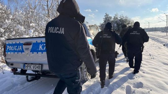 Włamał się do Opla. Próbował ukraść "Malucha". Wpadł pod Łaskarzewem