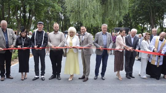 Wójt Gminy Łaskarzew Marek Ziędalski opowiada o zrewitalizowanym parku w Izdebnie-Kolonii