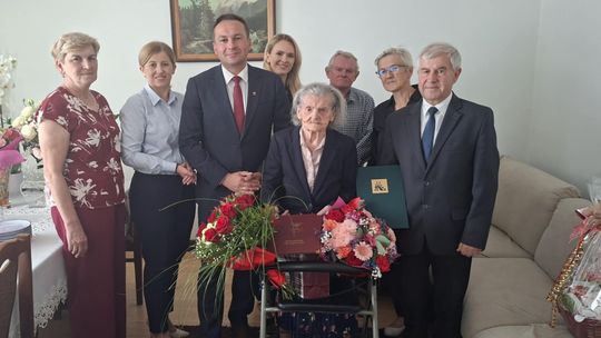Wyjątkowy jubileusz w gminie Maciejowice – Helena Majek świętowała 100. urodziny