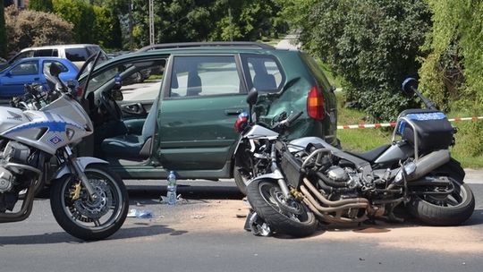 Wypadek policjanta na motocyklu