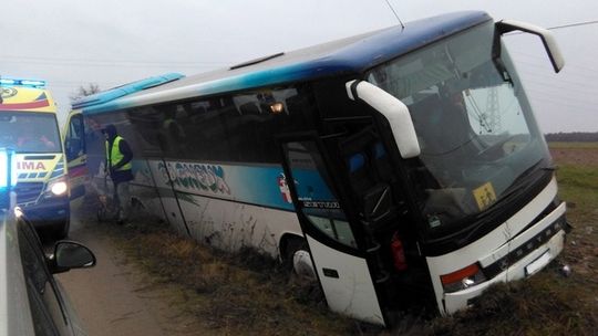 Wypadek szkolnej wycieczki. Kierowca autobusu nie żyje