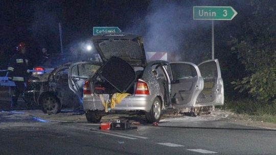 Wypadek w Głoskowie. Samochody w ogniu