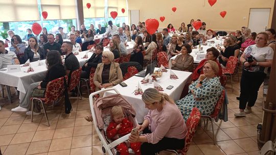 Wzruszenia, uśmiechy i wspólne świętowanie. Gminny Dzień Matki w Borowiu