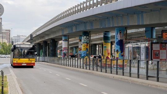 Za kółkiem miejskiego giganta. Dlaczego bycie kierowcą autobusu to dziś jeden z najpewniejszych zawodów?