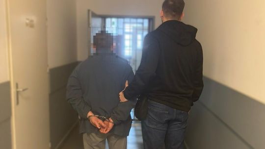 Zaatakował policjantów piłą spalinową. 52-latek tymczasowo aresztowany