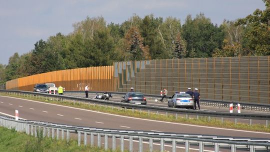 Zablokowana obwodnica. Ranny policjant