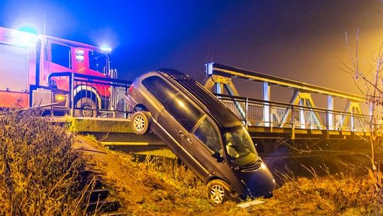 ?Zaparkował? przy moście. Policja szuka właściciela