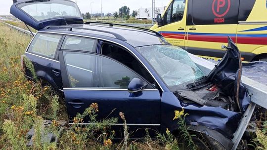 Zasłabł i wjechał w bariery ochronne na S17. Nie miał prawa jazdy