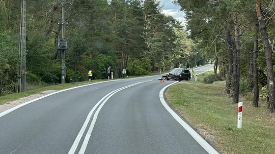 Zasnął na nadwiślance. Uderzył w drzewo