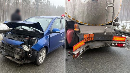 Zasnął za kierownicą. Wjechał w tył naczepy