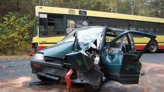 Zderzenie osobówki z autobusem