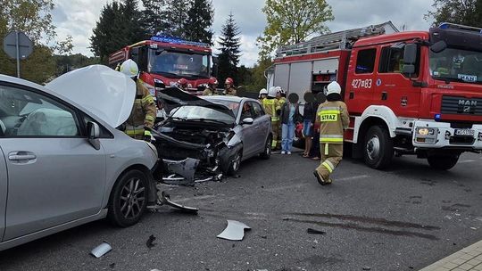 Zderzenie trzech aut w Puznówce. Jedna osoba trafiła do szpitala