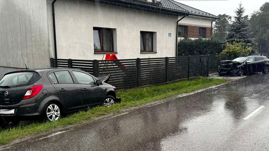 Zjechał na przeciwny pas i uderzył w opla