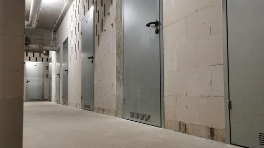 Złodzieje w piwnicy. Co zniknęło z bloku przy Zamojskiej?