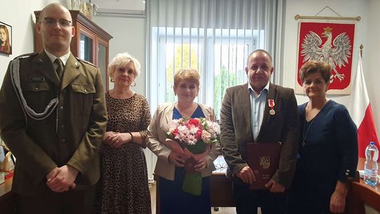 Złote Medale „Za zasługi dla obronności kraju” dla Państwa Maruszaków z Parysowa