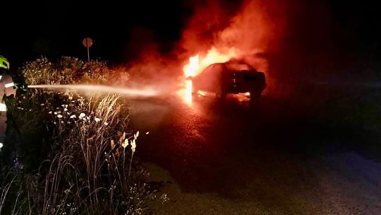 Zwęglone ciało w spalonym Audi. Tragiczne zdarzenie w Grabniaku