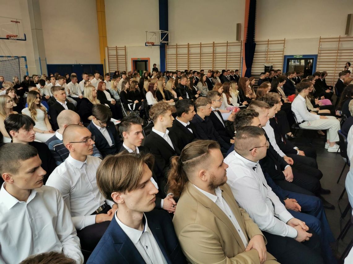 157 absolwentów Dwójki idzie w świat!