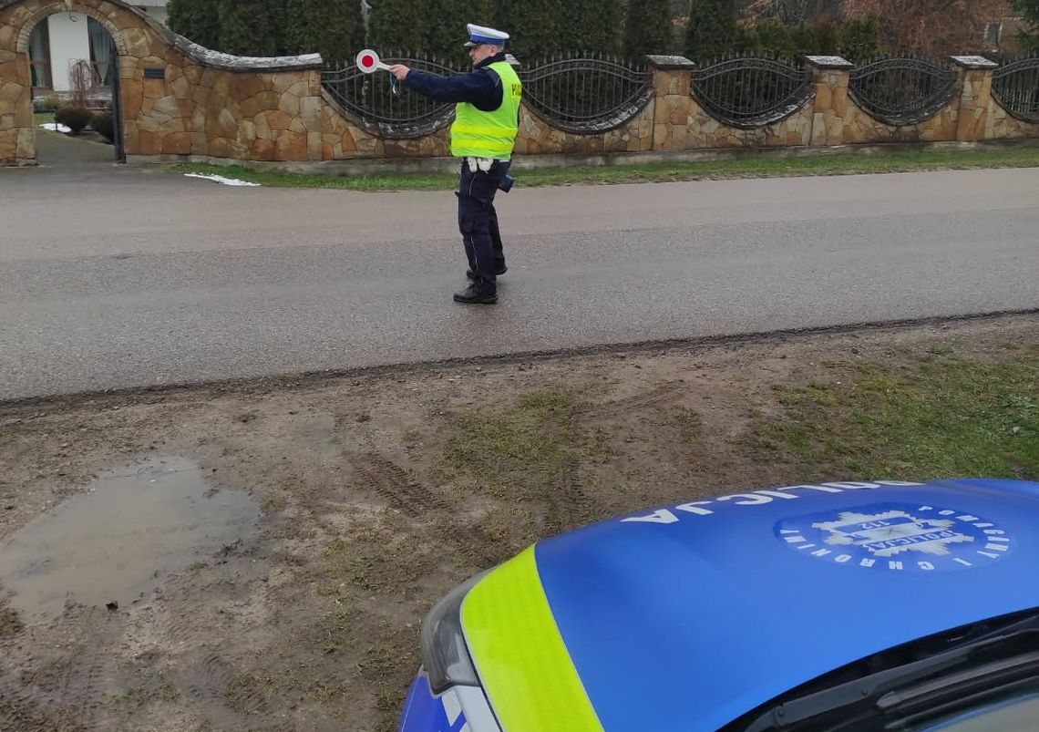 22-latek na motocyklu bez tablic zatrzymany po pościgu. Nie miał uprawnień, ale miał narkotyki