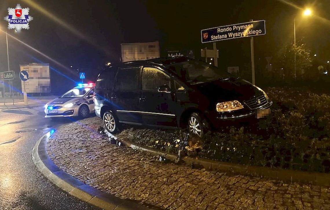 50-latek z Garwolina zaparkował na rondzie