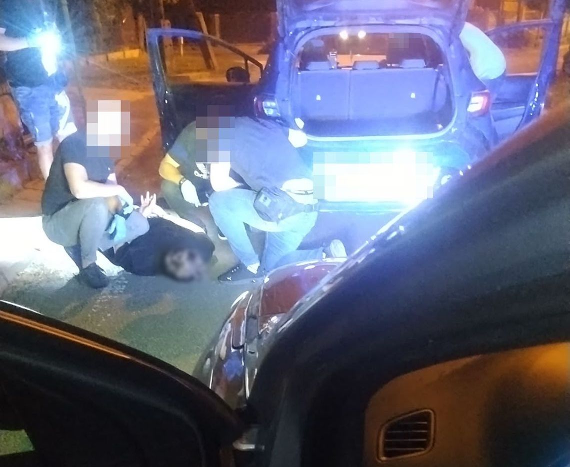 50 tysięcy złotych odzyskane. Garwolińscy policjanci zatrzymali oszustów jadących pociągiem do Warszawy 50 tysięcy złotych odzyskane. Garwolińscy policjanci zatrzymali oszustów jadących pociągiem do Warszawy