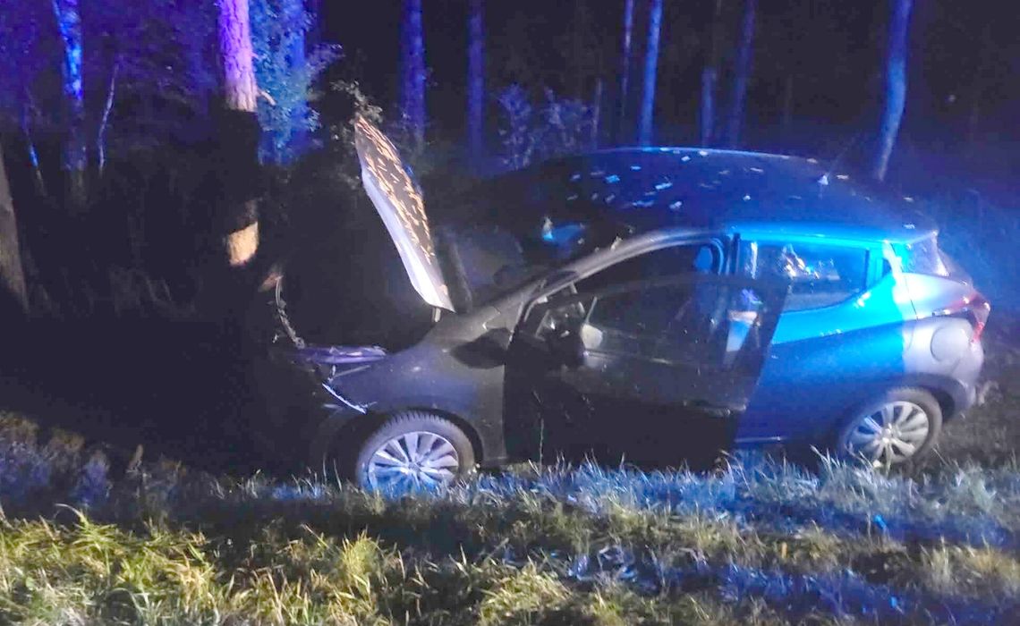 76-latek wjechał Nissanem do rowu. Kolizja w Ostrymborze 76-latek wjechał Nissanem do rowu. Kolizja w Ostrymborze