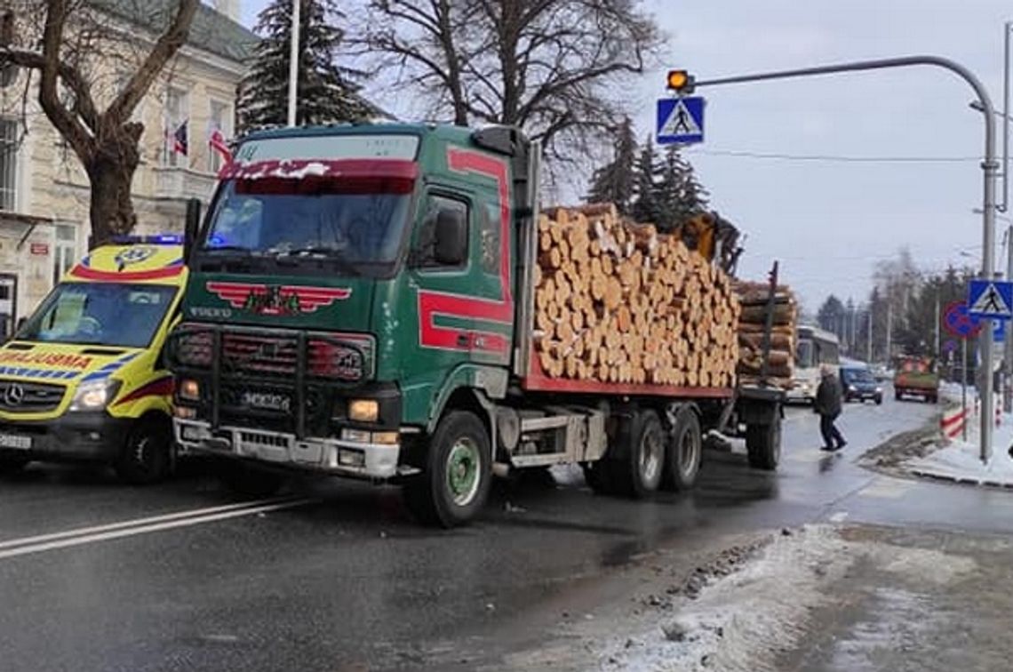 90-latek potrącony przez ciężarówkę