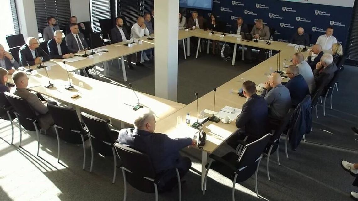 Przerwana sesja i wyjazdowa komisja. Radni ostatecznie przyjęli zmiany w budżecie powiatu Przerwana sesja i wyjazdowa komisja. Radni ostatecznie przyjęli zmiany w budżecie powiatu