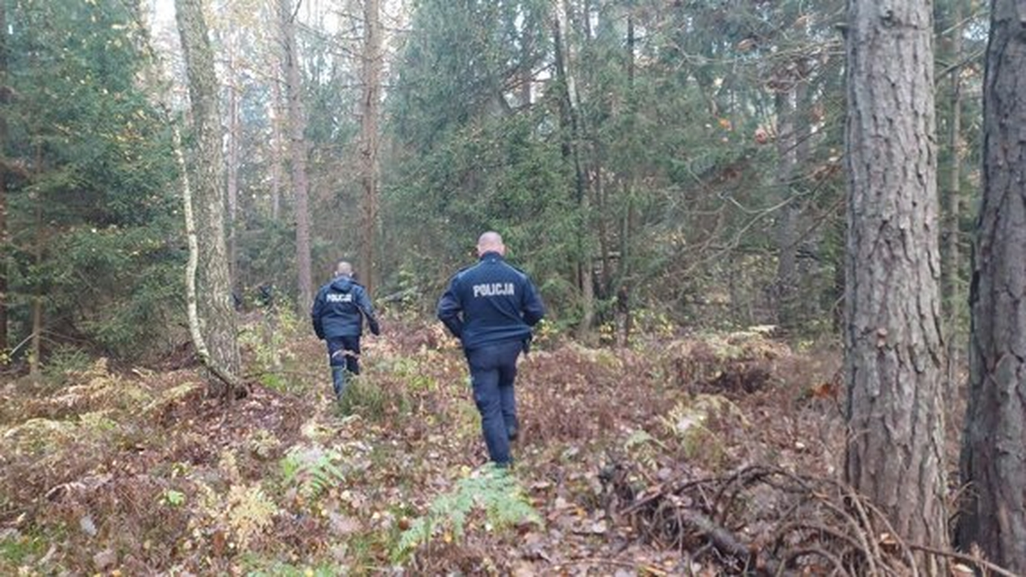 Akcja poszukiwawcza w lesie. Policjanci odnaleźli grzybiarzy Akcja poszukiwawcza w lesie. Policjanci odnaleźli grzybiarzy
