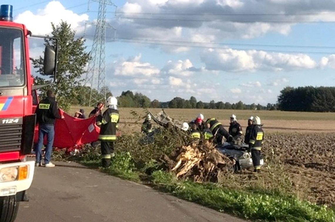 Audi uderzyło w drzewo. Śmigłowiec LPR w akcji