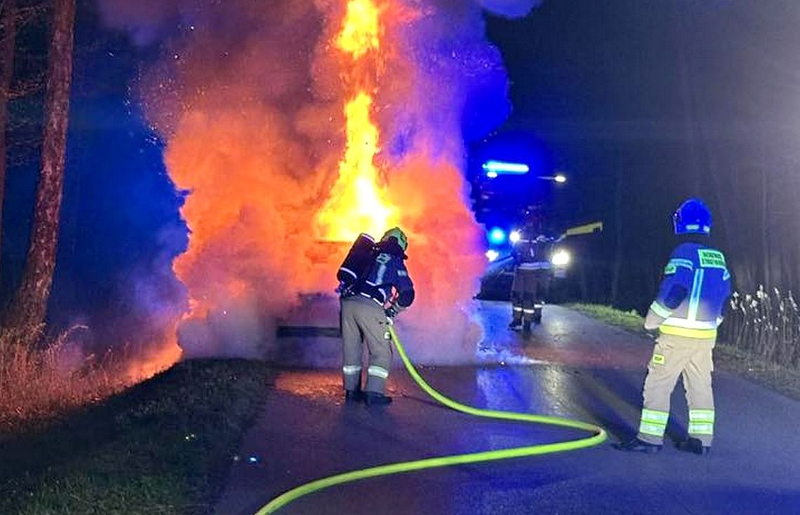 Auto spaliło się doszczętnie