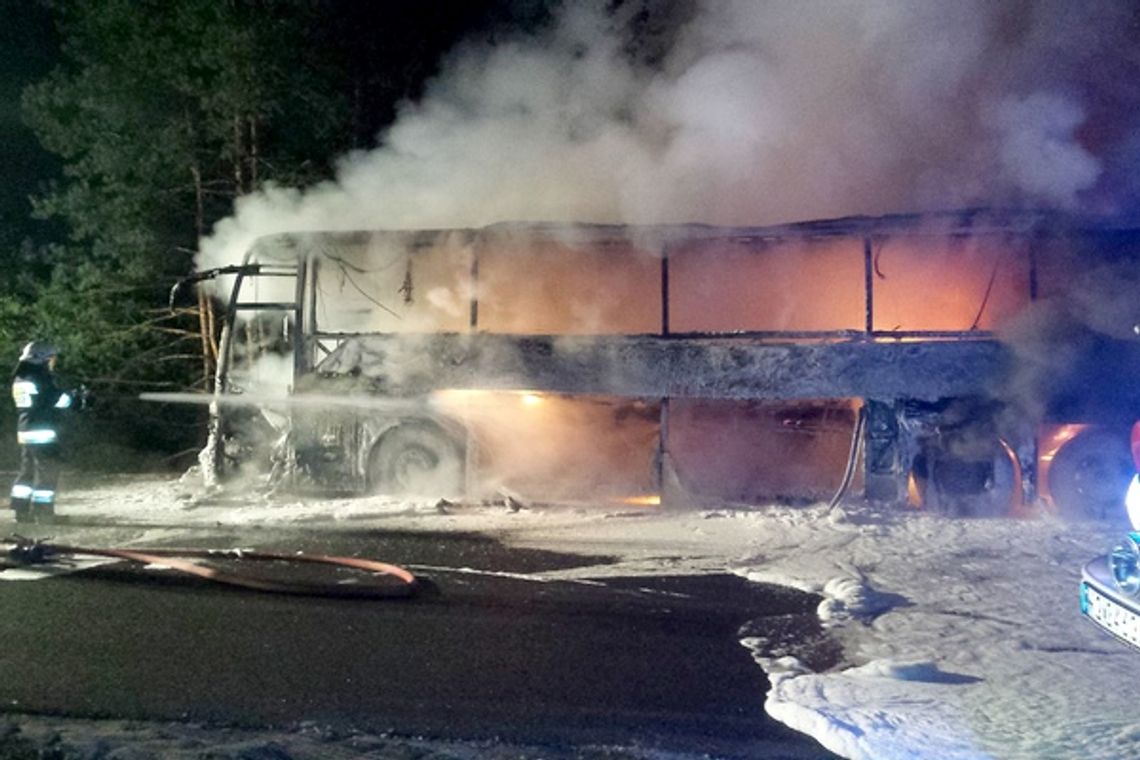 Autobus spłonął doszczętnie na DW nr 801