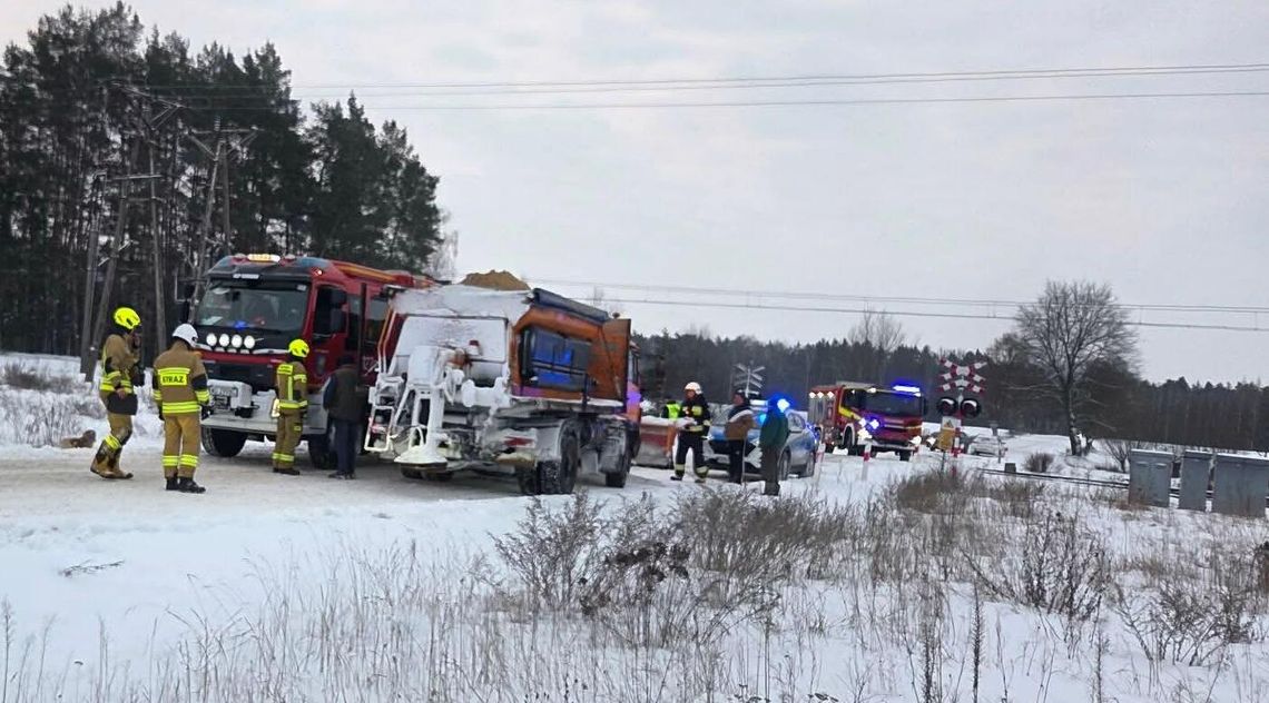 Awaria solarki na przejeździe kolejowym. Interweniowały służby