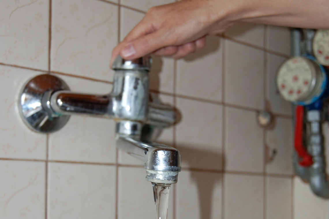 Bakterie w wodzie. Połowa mieszkańców gminy Górzno objęta zaleceniami Sanepidu