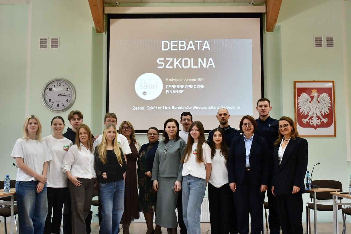 Bankowcy, policja i uczniowie o cyberoszustwach – ważna debata w Garwolinie