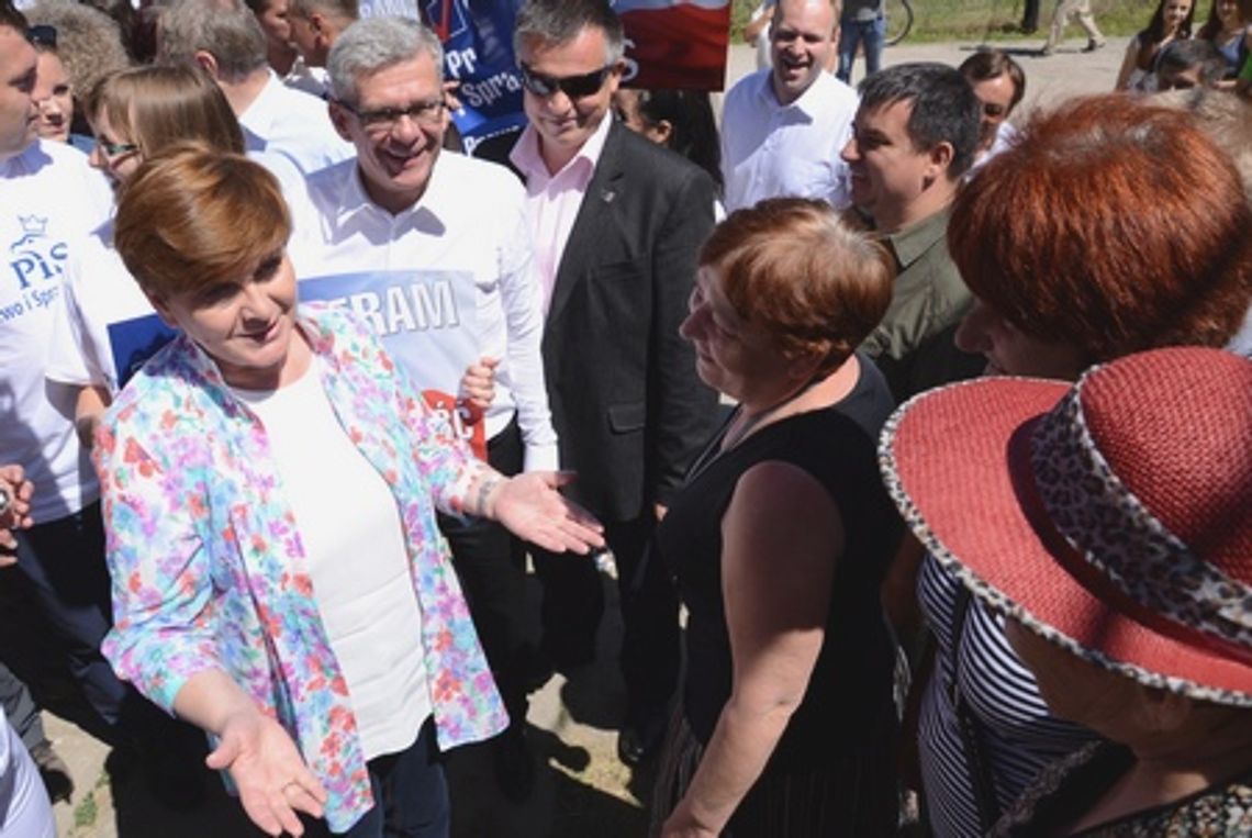 Beata Szydło na wałach wiślanych