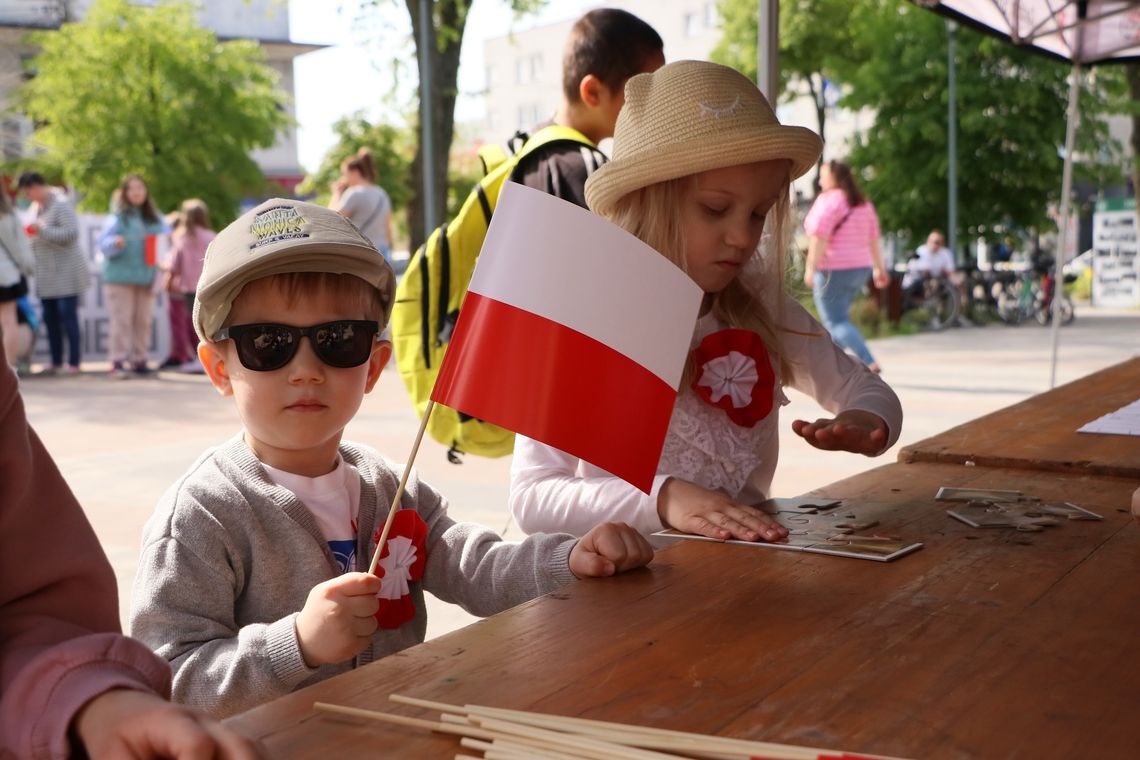 Biało-czerwony piknik na Skwerze Solidarności. Garwolin świętował Dzień Flagi