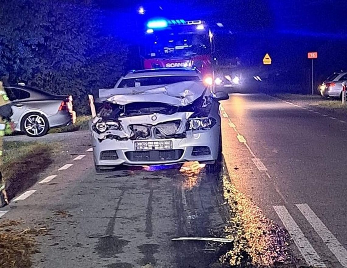 BMW uderzyło w nieoświetlony ciągnik