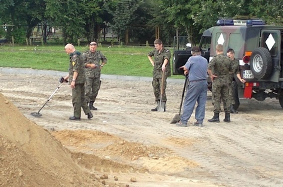 Broń i amunicja na budowie zbiornika retencyjnego