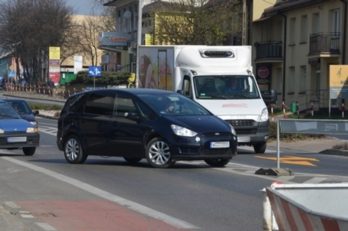 Budują rondo pod market. Początek utrudnień w ruchu