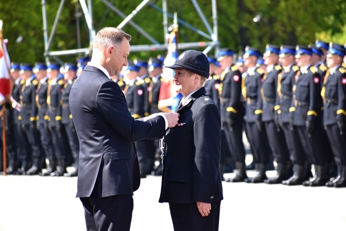 Burmistrz Pilawy uhonorowana Krzyżem Świętego Floriana