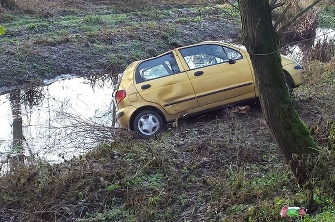 Celejów: Matiz prawie wpadł do rzeki