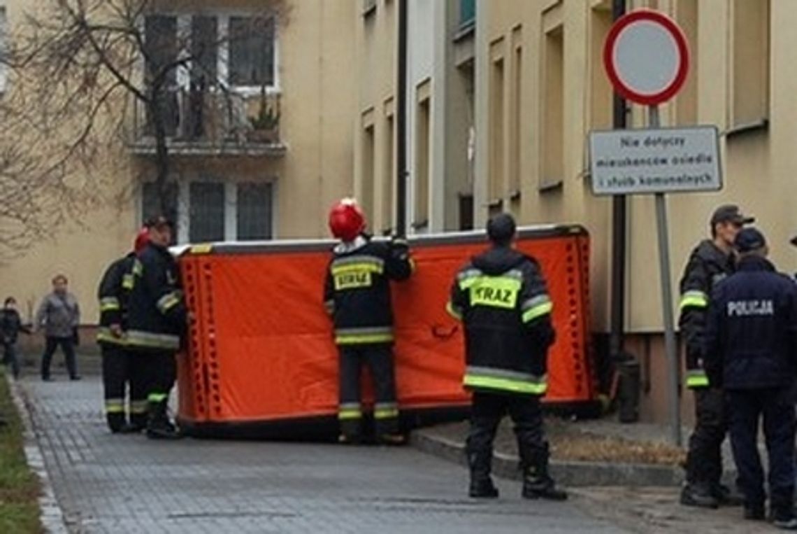 Chciał się zabić skacząc z dachu?